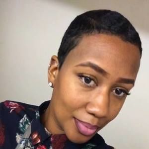 Meet your Posher, Adrienne